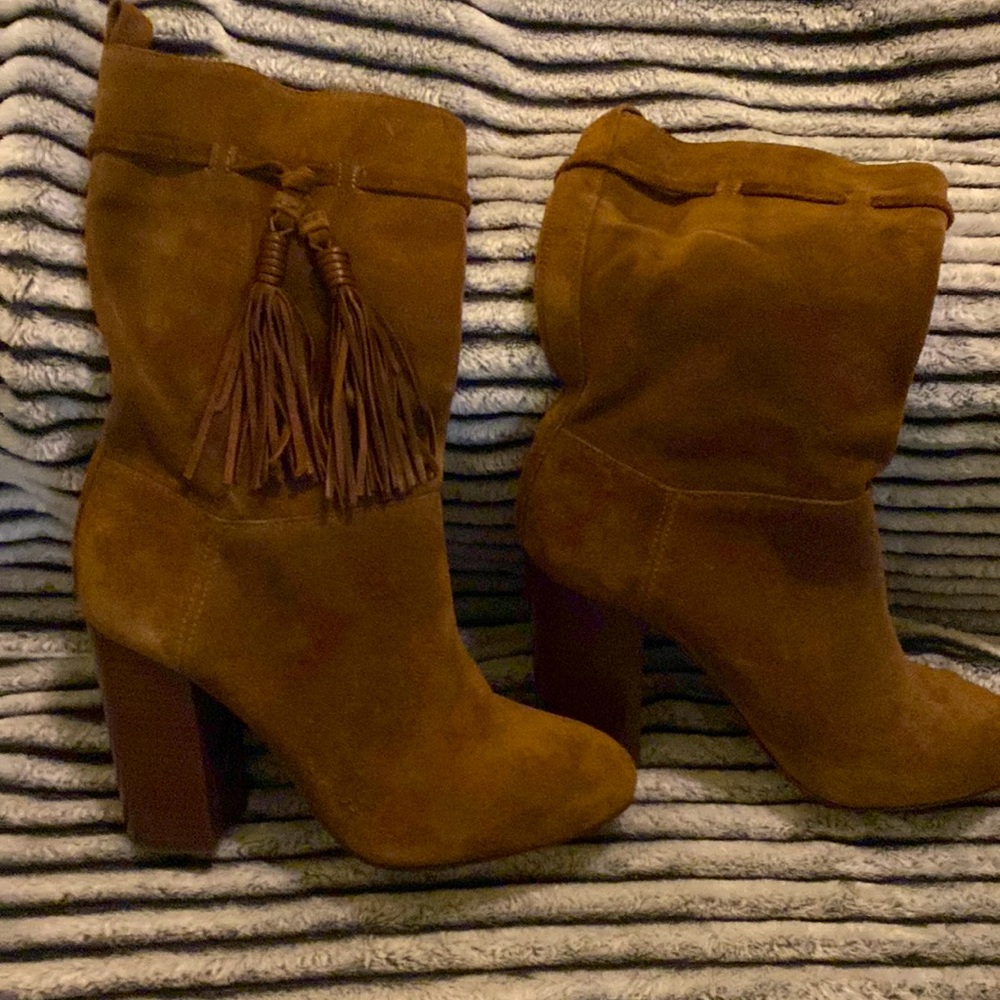Vince Camuto size 8 short suede, brown boots, new never worn